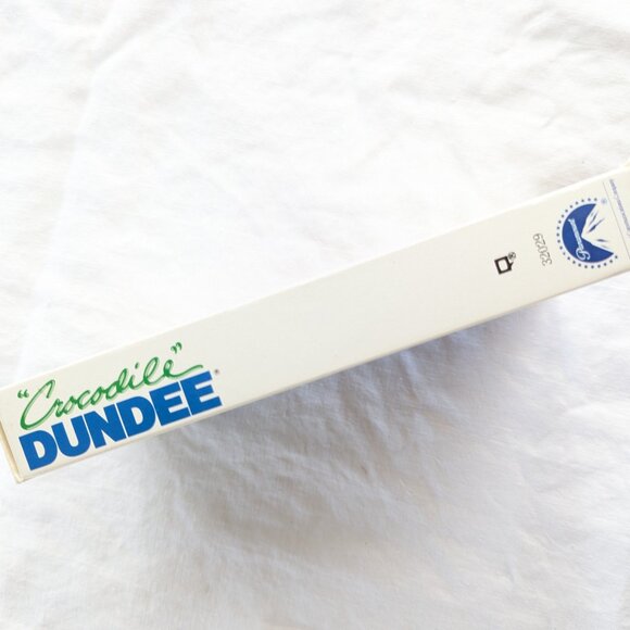 3/$15 Crocodile Dundee (1986) VHS movie with Paul Hogan - Picture 3 of 6